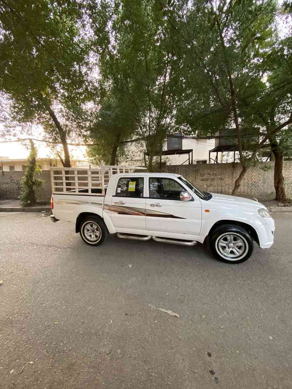 السلام عليكم
بيكم سكاي 2013 رقم قادسية بسمي شرط التحويل والغرامات رقم وهزه وسنويه جديد  
محرك وكير جاهز 
تبريد شغال كهربائيات شغاله كلها 
سياره بلاديه بدون حادث  بيه صبغ مكانات بس رش 
السياره بيها محجر جاهزه  من كلشي 
دواخل نظيفه 
مكان السياره بغداد / حي الشماسية 
***********
السعر 60 وبيه مجال بسيط
