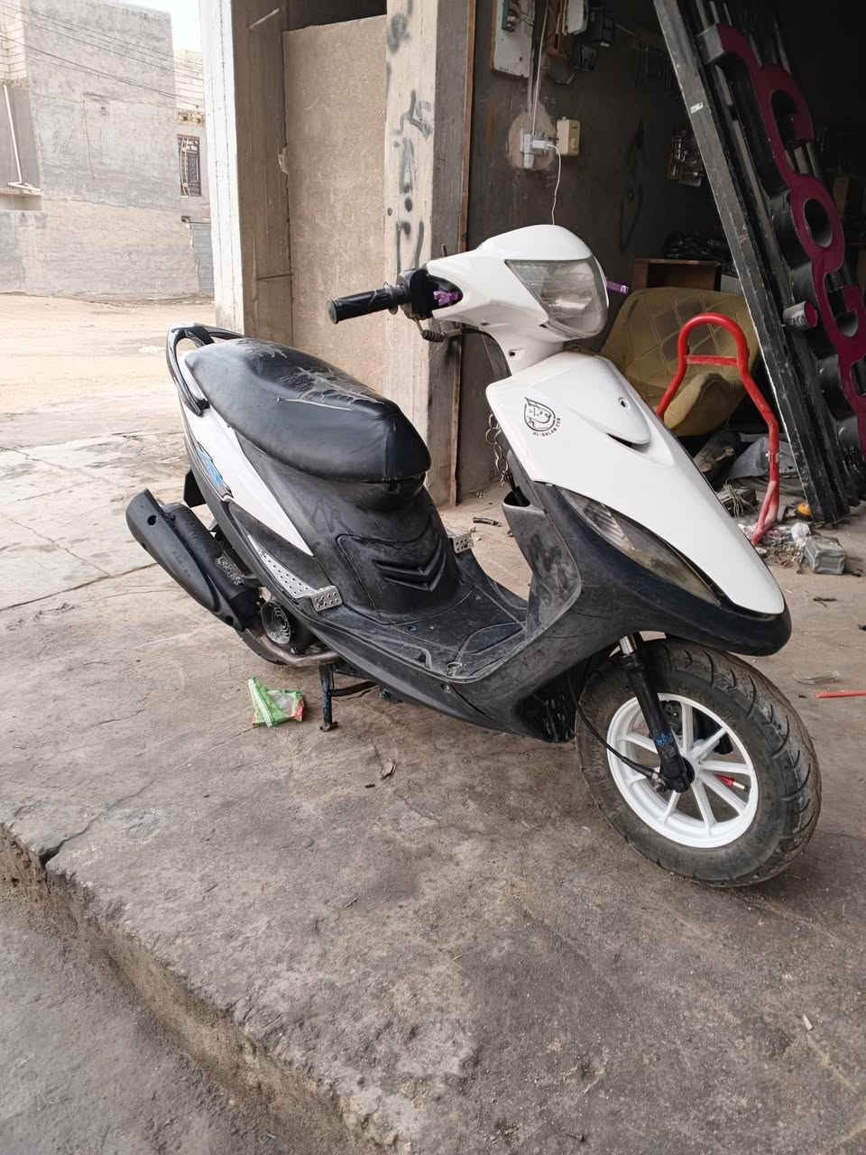 دراجه للبيع مكان كربلاء من الداخل.  ***********
