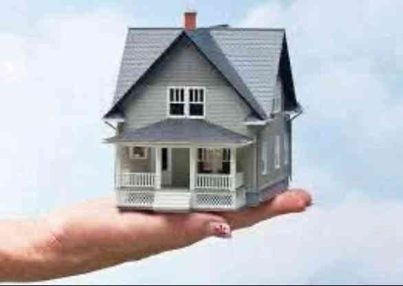 للبيع دار مساحه ١٠٠ متر طابو ملك صرف منطقة البلديات الصحفين الدار طابقين يحتوي على استقبال وممر وصاله ومطبخ وخدمات وغرفة نوم وفوق غرفتين نوم وخدمات والطابق الثالث بيتونه ومخزن وسطح أمامي الدار مطلوب قرض إسكان ١٧ مليون السعر ٢١٠ مليون اليشتريه يقدر يستقطع القرض من السعر ويتحول القرض على يشتريه للإستفسار مع رقم مكتب المستقبل ***********
