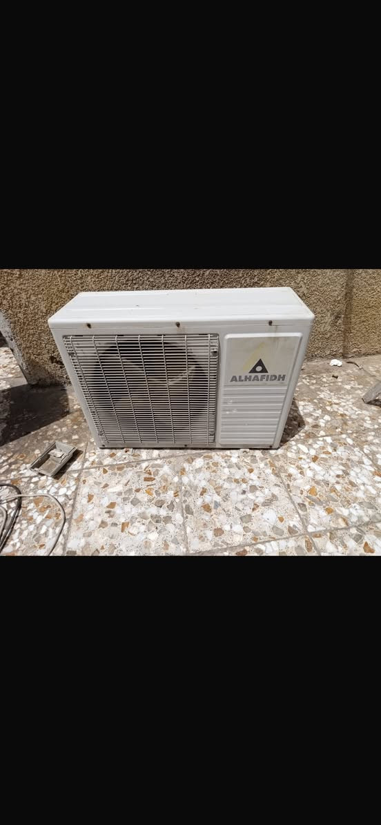 سلام عليكم عندي سبلت الحافظ ٢طن لبيع كامل سعر٢٥٠.   ***********

