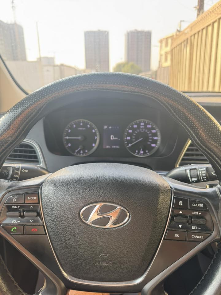 السلام عليكم
هيونداي سوناتا 2017 امريكي Sport  
فول مواصفات 
✅ فتحة سقف
✅بصمه تشغيل وابواب وصندوق 
✅كاميرة خلفية 
✅حساس خلفي
✅لد امامي
✅ دبل اكزوز
✅ شاشة بلادي + كار بلي 
✅تحكم ستيرن جهتين
✅كشنات جلد+ كهرباء الاماميه 
✅ تدفئة كشنات اماميه 
✅تبريد بيانو + ثلاث انضمه قياده
✅جنطة  ذكيه 
✅يدات نيكل+ لد ترحيب 
✅اشارات بالمري+ اناره ترحيب
✅اريل نفكيشن  
✅محرك 2400 gdi 
✅رقم سليمانية الانكليزي باسمي

السعر: 127$. 📩◼️✅🟥
☎️ 📞     ***********
 📍📌 عنوان بغداد السيدية
