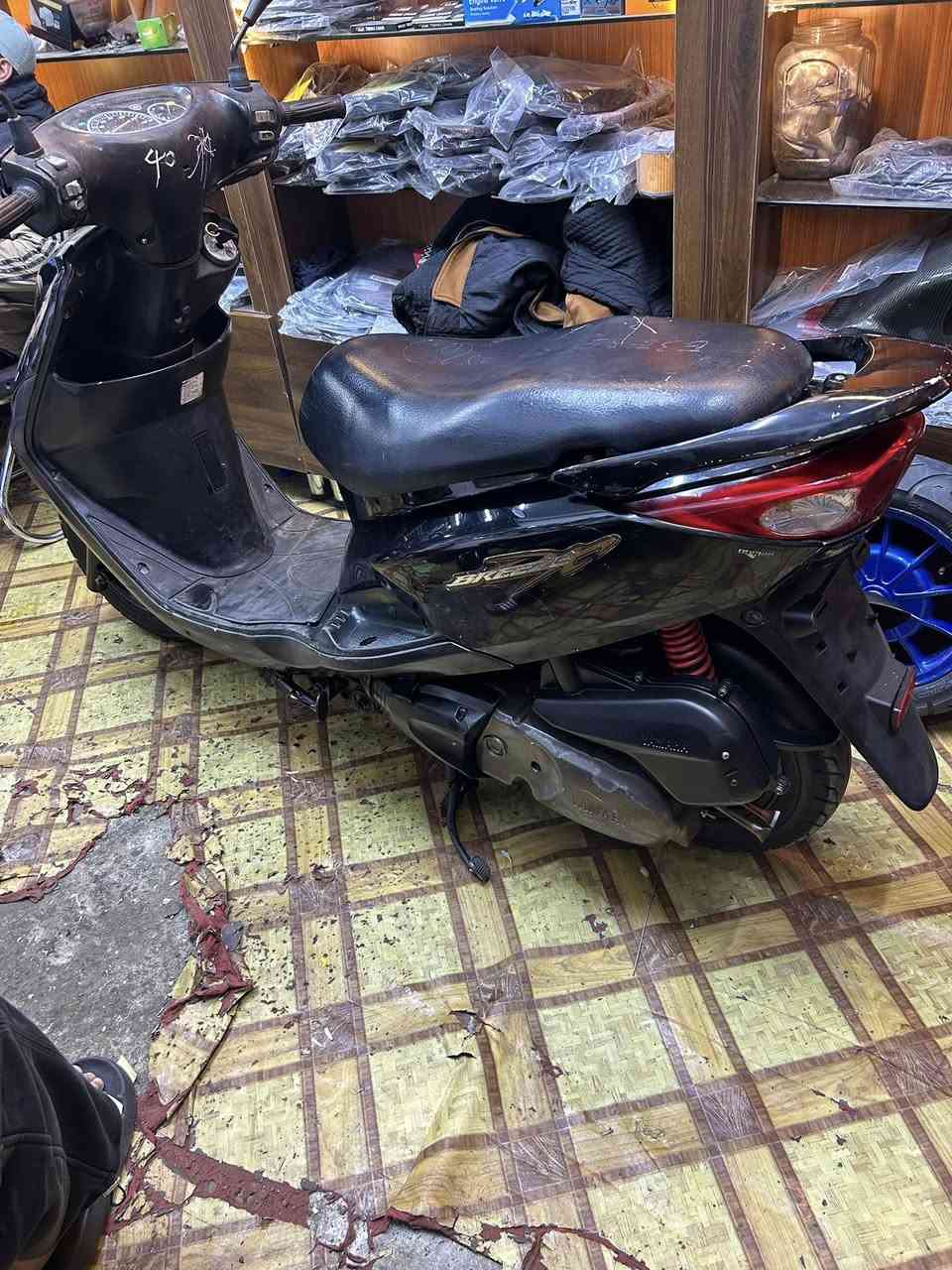 سلام عليكم بريز نوزل خطين كفاله عامه مكينه برغي ممفتوح بيها دراجه كفاله عاهه
سعرها 750 
***********
