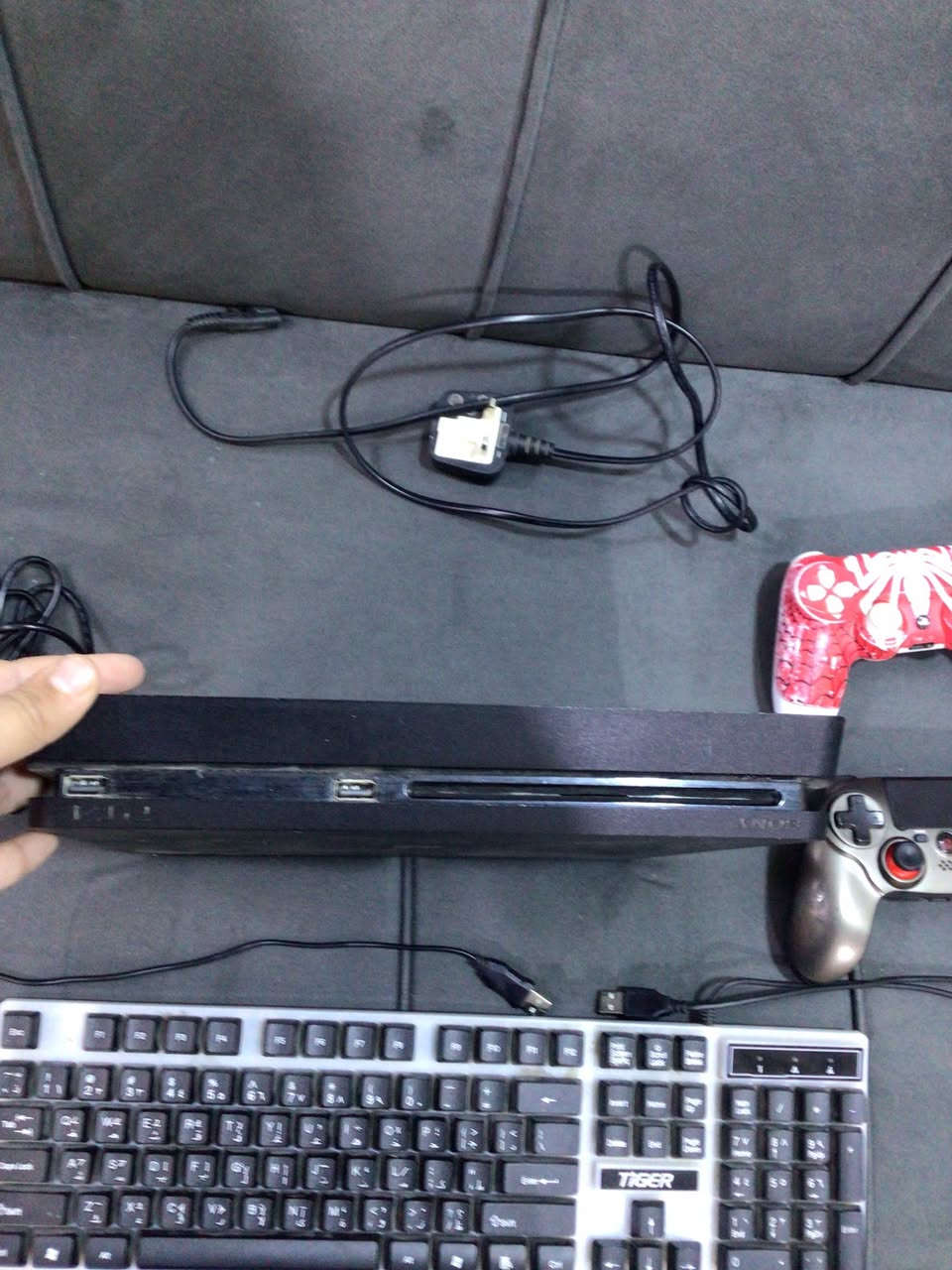 السلام عليك
بليستيشن4للبيع
بيه جوستك 2+شاحنه+كيبورد وماوس
وبيه قرصين ماين كرافت+جي تيء4والعاب تنزيل
السعر285وبيه مجال
رقم:***********
