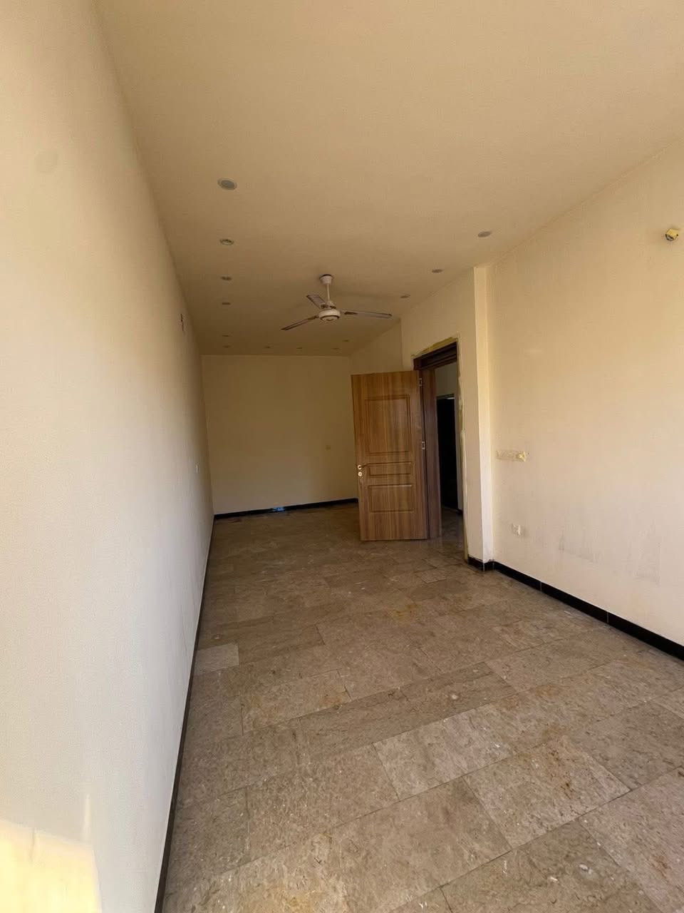 🔹 للايجار في منطقة السيدية 🔹
شقة طابق أول بنظام دوبلكس
نظيفة ومرتبة

تحتوي على:
• غرفتين نوم
• مطبخ
• خدمات

✅ تصلح للطلاب والطالبات

💰 السعر: 650 ألف

📞 للاستفسار: ***********
📍 أو مراجعة مكتب البيت الملكي للاستثمار العقاري – السيدية
مقابل جامع شاكر عبود
