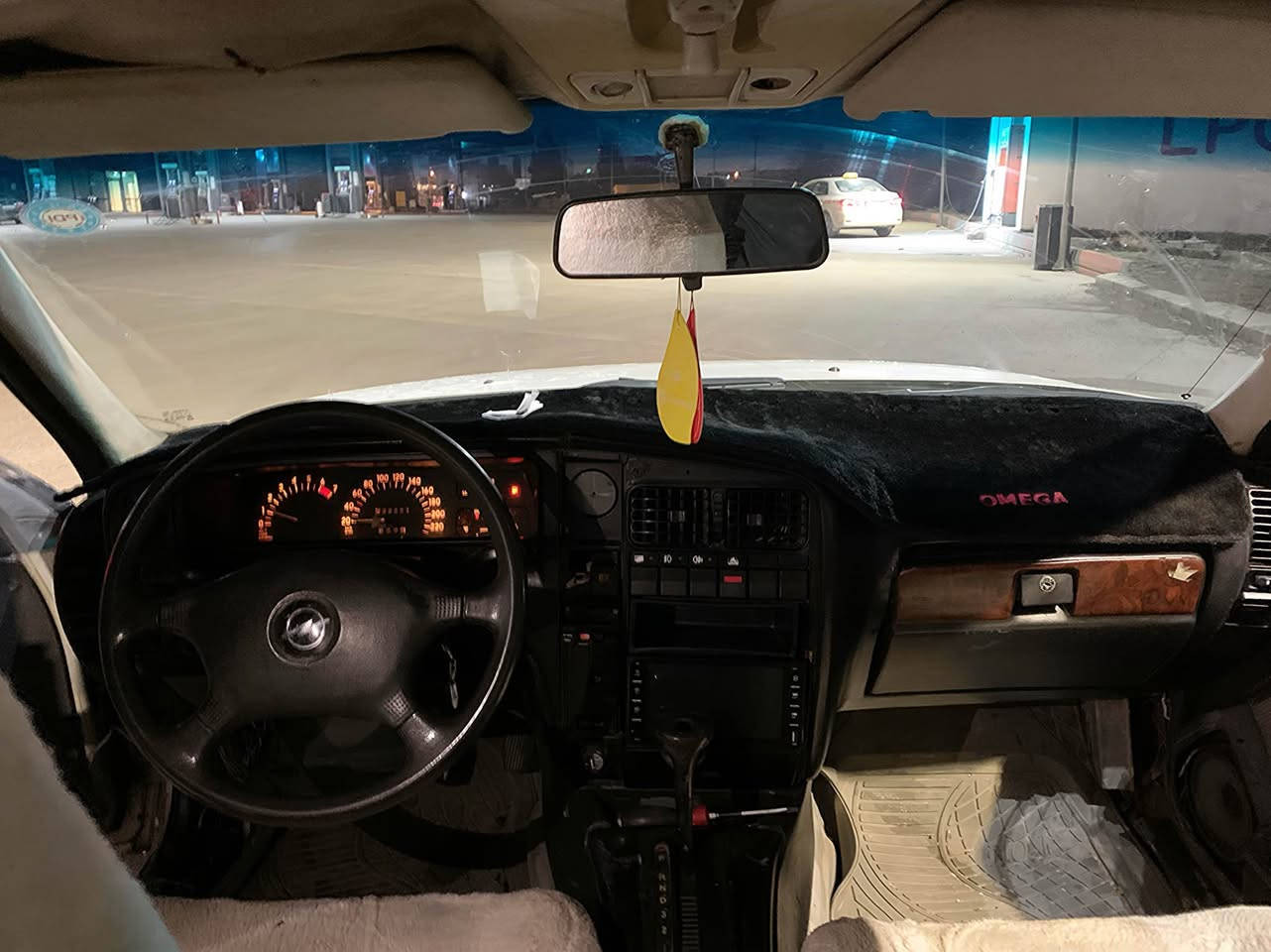 ئۆمێگا مۆدێل ١٩٩٢ ئارموو سەنەویە مەکینە ٢٠ تۆماتیکە سلایتە گێرو مەکینەو ئێرفلۆی تازە خراوەتە سەر ئەوروپی سەیارەکە زۆر توندوو تۆڵە کارەبایاتی هەموو مەزبووتە *********** سعرى ٢٣ مجاليكى برايانه گه رمى مه زبووته أربيل, العراق
