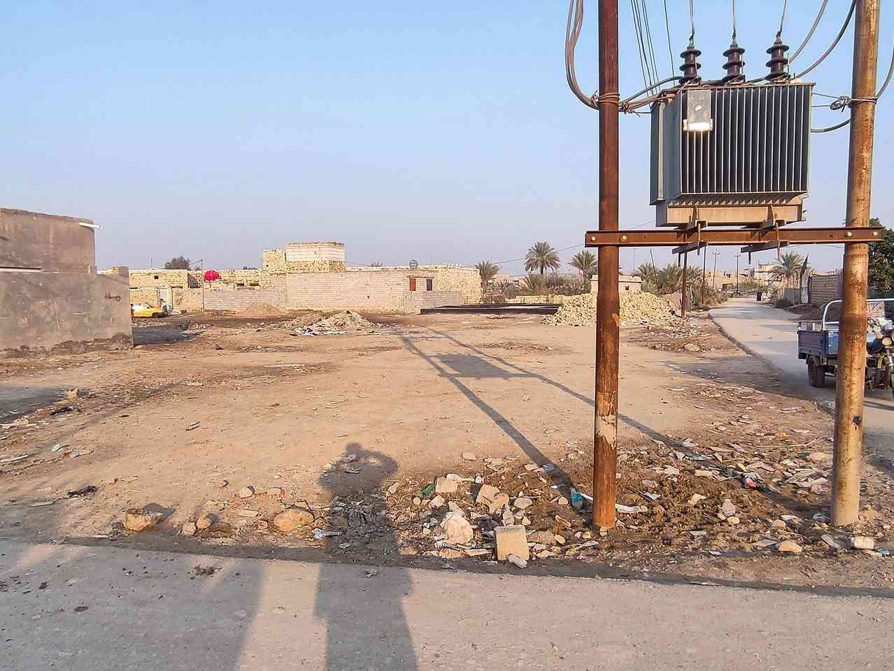 السلام عليكم 
قطعه 450متر زراعي سند 25 
ركن شارعين تبليط 
تبعد عن الشارع العام 400متر خلف سكله خضير 
***********
