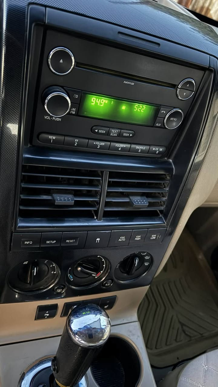 #_للبيع_ 🚘
————————4xفورد اكسبلور 2010خليجي وكاله نيڤيا 4
ماشيه 180فول واحد ؏ واحد رقم اربيل  اجنبي 7راكب ٣قطع تبريد كشنات سلايد روف كشنات كهرباء  جلد اريل   حساسات خلفيه  تحكم ستيرن
بيها صبغ قطعتين بدون دواخل
—————————————————————
#_للاستفسار / ☎️ ‭***********
