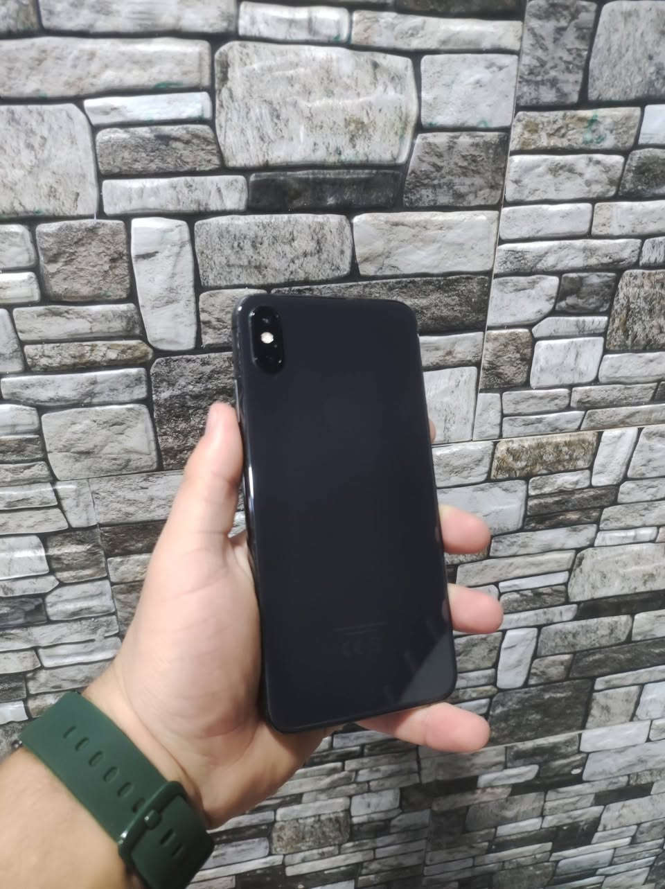 السلام عليكم
xs max 
بطاريه 96 🔋مستبدله 
ذاكره 64 
فيس ايدي واكف 
باقي الجهاز مكفول اي خلل ما بي 
سعره 185 وبي مجال بسيط
الملحقات ( كفر وشاحنه )
مكاني حله 
للاستفسار ***********
