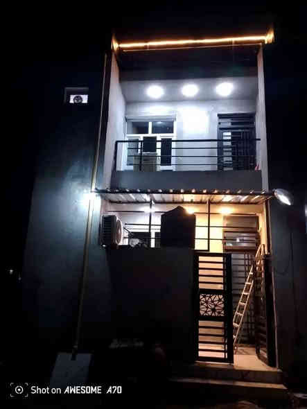 سلام عليكم ورحمة الله بيت ٥٠ متر طابقين يحتوي ع استقبال ومطبخ مفتوح وغرفه سويت لك وغرفه اطفال بيت جناي وجاهز لسكن هور رجب قرب السوق ولمدارس ابوب تركي وشبابيك بيفيسي وابوب داخليه تركي محجر تركي سراميك ماء وكهرباء وتبليط نقص البيت البتونه سندويج وصبغ الواجهه ٥٣ وبي مجال وسند٢٥ تحويل مباشر رقم صاحب البيت ***********
