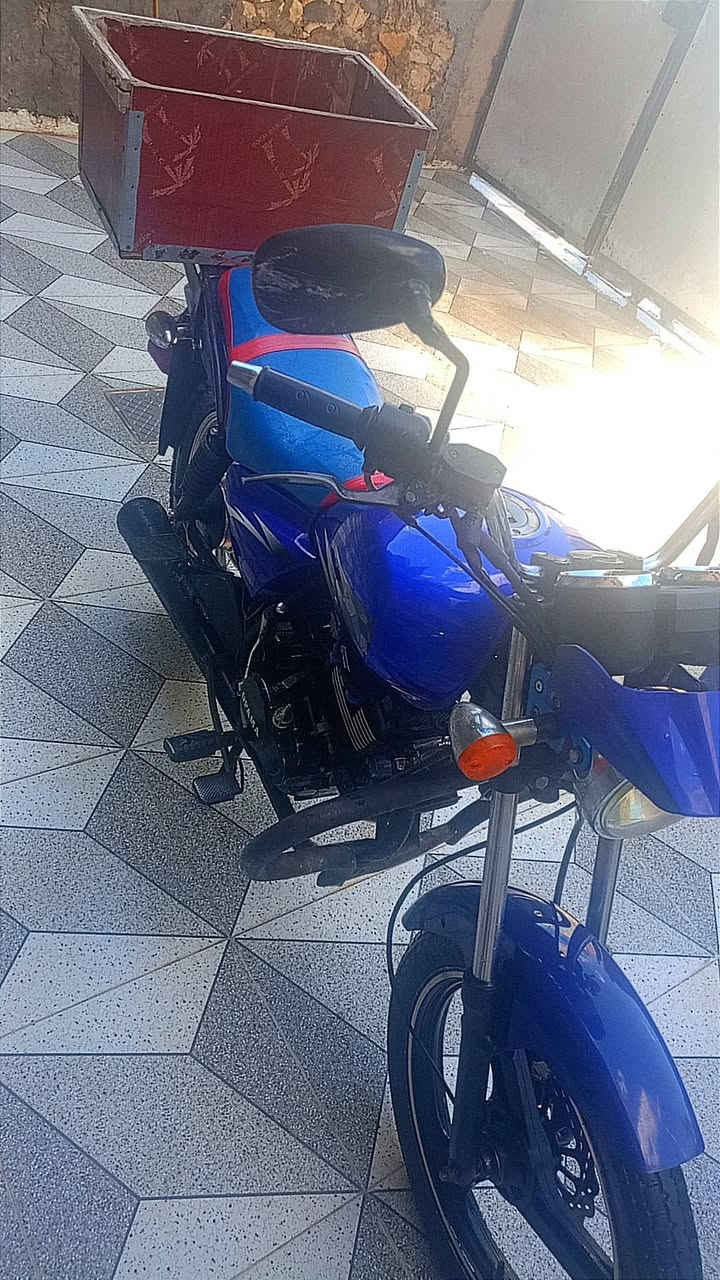 السلام عليكم دراجهه ابومه مسجله نضافه فول كدام عيونك دراجه ماناقصه شي سعره  ميلون وبيها مجال الاستفسار ***********
