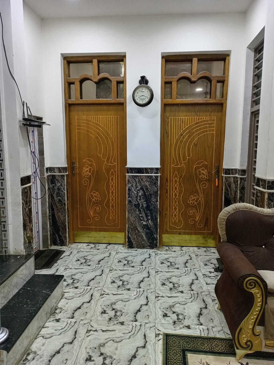 يا الله

دار للبـيـــع سيد جميل ( 200 متر )
قرب الأسواق المثلث ( اسواق ناي )+ قرب الحديقه المثلثه

متكون من طارمه كبيره واستقبال وصاله ومطبخ كبيرات
ومنور وغرفتين نوم وصحيات داخلية وخارجية

الطابق الثاني

غرفتين نوم كاملات  عوزهن تفاصيل قليله

مطلوب إسكان 60 مليون الشراي ايسدد بشرط تبديل الكفيل

للتواصل والاستفسار خاص او اتصال
***********
***********

اخوكم ابو نور الدلال

المكتب مجاز حكومياً ادخل للحساب ناشر ابيوت اي بيت ايعجبك راسلني وتدلل

أعرض عقارك عندنا ودع لنا التسويق

عنوان المكتب سيد جميل شارع 20 مقابيل أسواق امير
