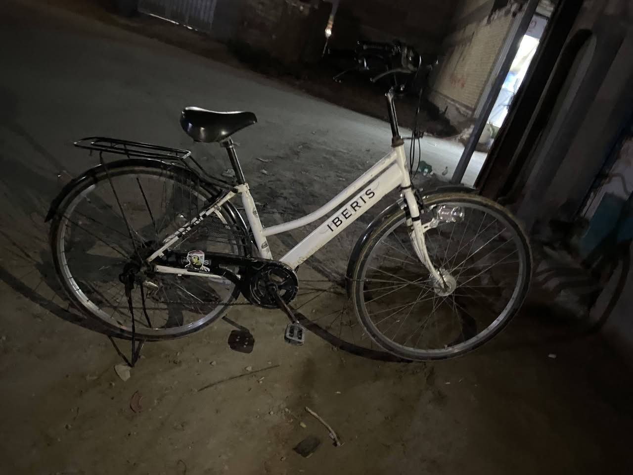 باسكلات ثنين للبيع ثنينهن ياباني البيض حجم ٢٧ او السود حجم ٢٦ الباسكلات نضيفات ما ناقصهن اي شي السعر خاص مكان نجف عباسيه ..
انتصل ***********
