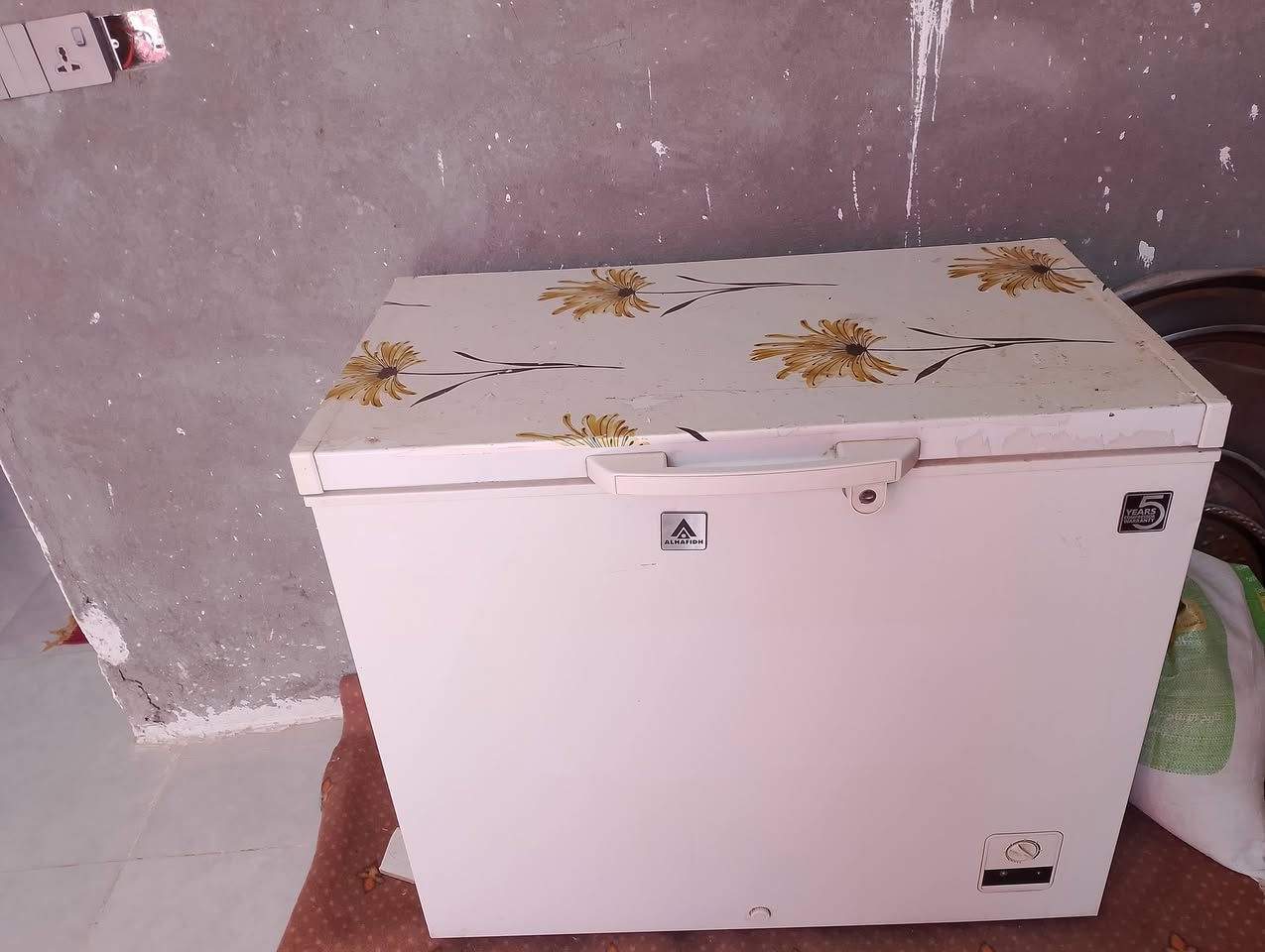 مجمده للبيع بس لماطور فئجه وكف مايشتغل
لمكان ناصريه
***********

