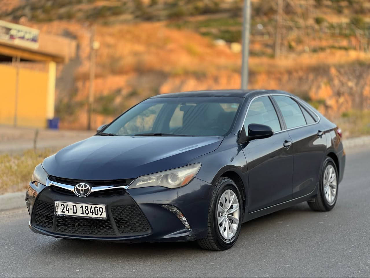 Toyota Camry 2017 ***********
$104

تويوتا كامري للبيع 
لون نيلي
موديل 2017
السيارة عام صبغ
البجم كبس شواصي و الحوض سليم بشرط
السيارة مال بيت ماشية 108 الف ميل
محرك 4 سلندر حجم 2.5
كير اوتوماتيك
كير و محرك و تبريد و صدر و تحويل بشرط
رقم و سنوية جديد 
السيارة خير من الله دينار مصرف مابيها
السعر 104$ و مجال بسيط
مكان دهوك
للاستفسار *********** دهوك, العراق
