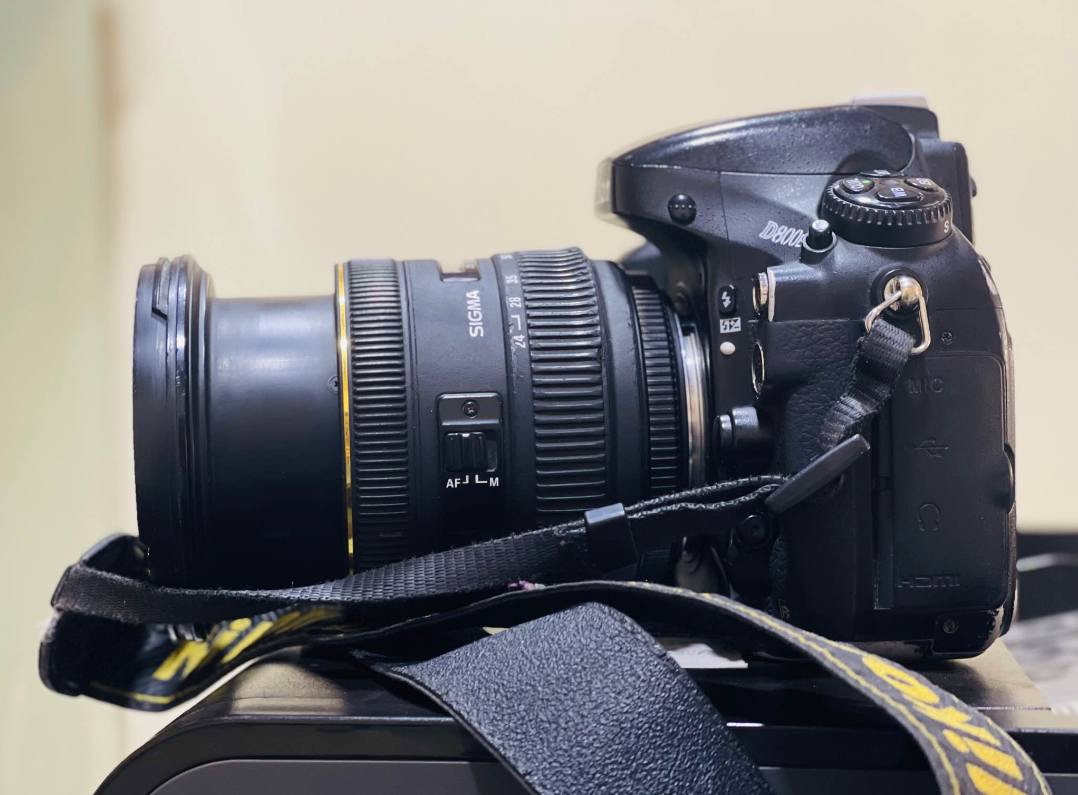 كاميرا نيكون D800e فول فريم نظافة ٧٠٪؜ ، باب الباتري نقص ما ياثر على الاستخدام
مع سيت عدسات إحترافية وكافة الملحقات
العدسات:-
* عدسة 50mm F1.8D Nikon فتحة 1.8
*عدسة Sigma EX DG 24-70mm F2.8
*عدسة Nikon ED AF-D 80-200 F2.8

الملحقات؛-
باتري اصلي، رام SDXC Lexar GOLD 633x 32GB، حزام اصلي، جنطة نيكون مقسمة ماركة, فلاش TT600 godox
مكان الموصل واكو توصيل
هاتف ***********
#السعر_خاص
