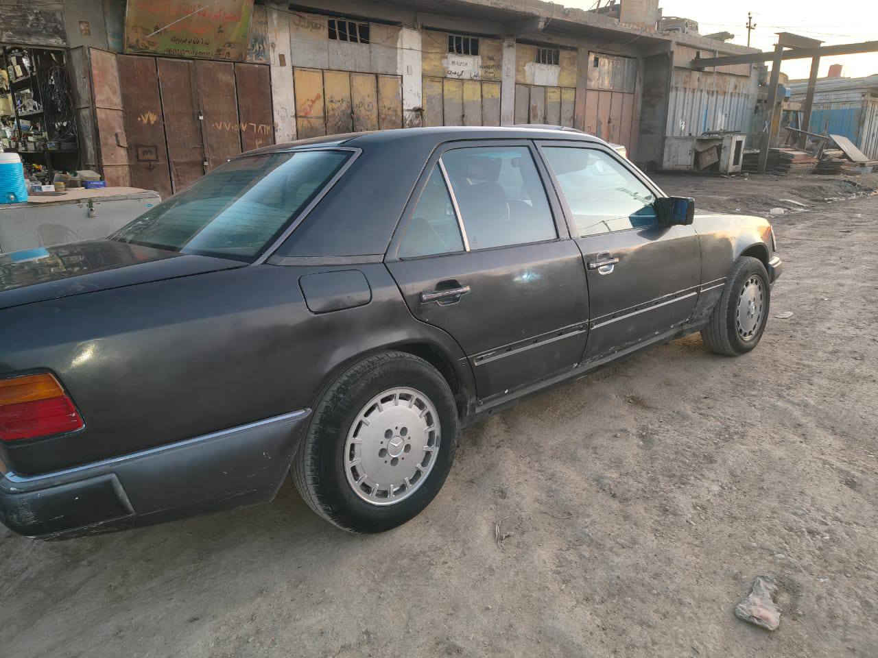 مارسدس دب م٩٠ لونها اسود كذابي مكينه وكير بطة جدد . تخم تاير وويل كب. غرفة نضيفة. رقمها بصرة ألماني مشروع وطني. السعر ٣٠ وبيها مجال . مكانها العمارة ميسان حي الخليج . *********** للتواصل
