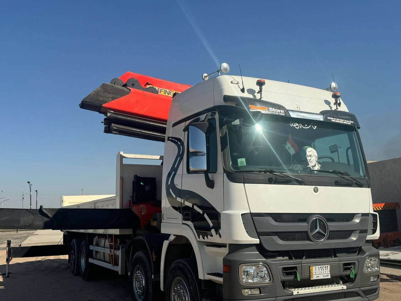 السلام عليكم اكتروز كرين 18 طن بافنكر 6سلايتات اربع رجلين ريمونت فول سيفتي للبيع او مراوس بسياره اقل حجم للاستفسار ***********
