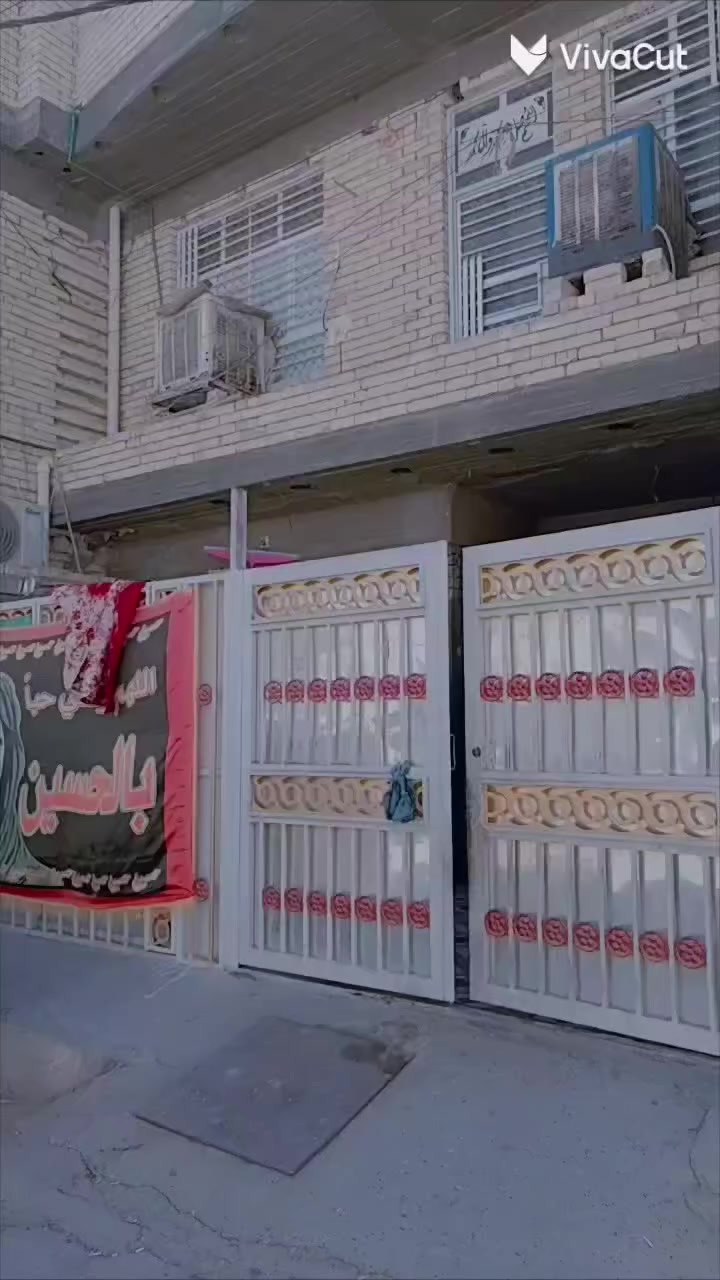 بيت للبيع مساحة 150م  منقطة المخابرات قرب مدرسة الابداع الاهلية بيت جاهز وكلش حلو يحتوي على 4 غرف نوم وساقبال ومطبخ وصالة جبيرة حمامات 3 شتايكر كامل بسعر يخبل جماعة المبادرة والقسط لحد يدخلي رجاءا رجاءا رقم صاحب البيت ***********
