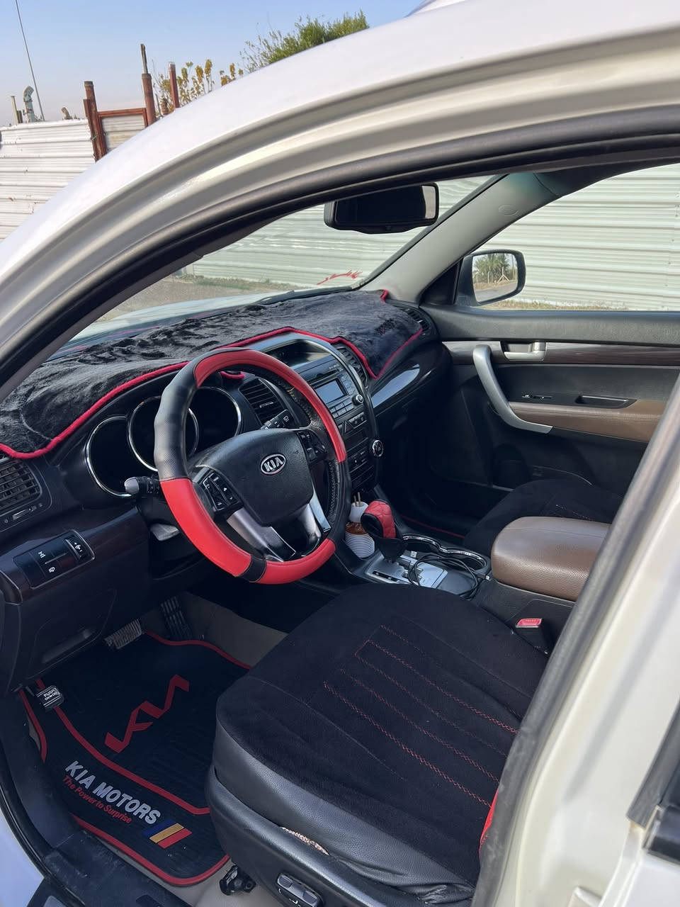 سورنتو خليجي 2010 كويتي
فول مواصفات مكفوله 
سبع راكب بصمه
تلث قطع تبريد
مكينه سته سلندر
رقم بغداد
بيع او مراوس 
***********
السعر 147 وبيه مجال
