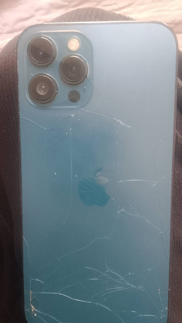 السلام عليكم //اخوان 12 برو ماكس يرادله تخطي ايكلود 
حاولت بل استرداد ماكو امل ابيع هيج الجهاز شرق اوسط
 
بطاريه 88 غير مرفوعه شرط الفحص 
مشحون 440 مره 
256 ذاكره 
سعر 225 الف وبي مجال للشراي او مراوس بايفون


**إذا كنت صاحب هذا الإعلان وتريد حذفه لأي سبب، رجاءا أرسل رسالة إلى الدعم الفني**