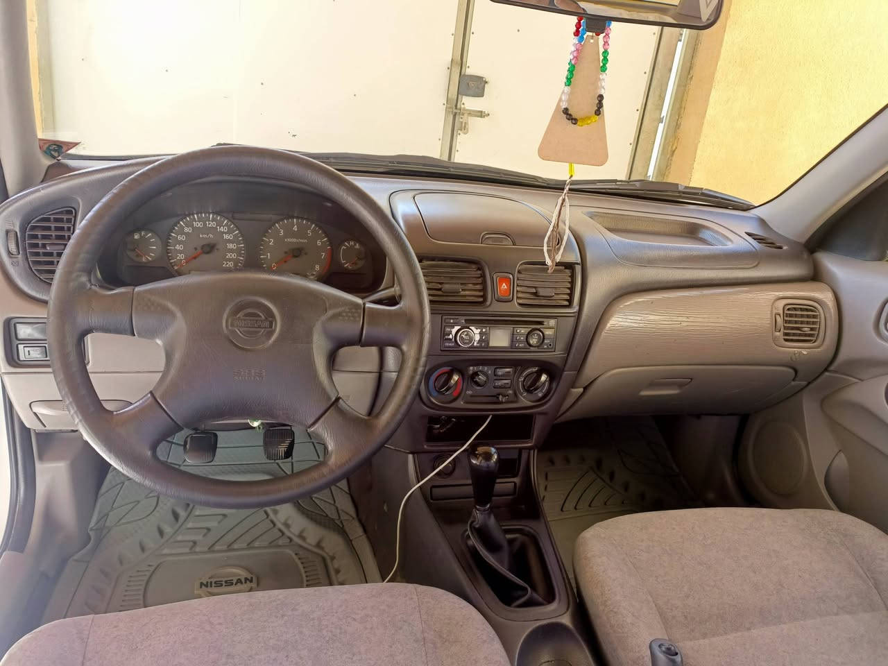 السلام عليكم نيسان سني ياباني رقم بغداد ب اسمي السياره بيهه قطعتين صبغ حادث قوي ما بيهه تخم  تايرجديد استوني شاده مكينه وكير مكفولات كير عادي 2001السياره مكان السياره كربلاء مكينه  غبق اسود التواصل ع الخاص او الرقم ***********
