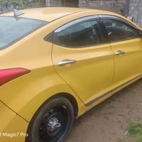 شباب عدي سياره الانتره لون اصفر تكسي موديل 2013  فول مواصفات رقم بغداد...