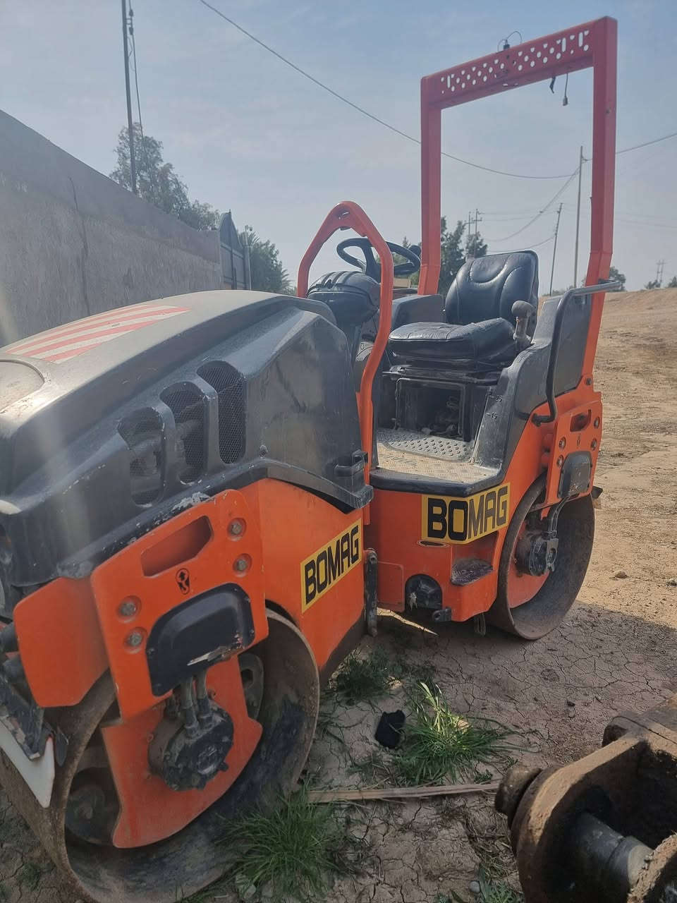 سلام عليكم. حادله بوماك حديثه .2020
هزاز أمامي وخلفي .و نظام رش متكامل .للعلم الحادله بدون 
للستفسار ***********
