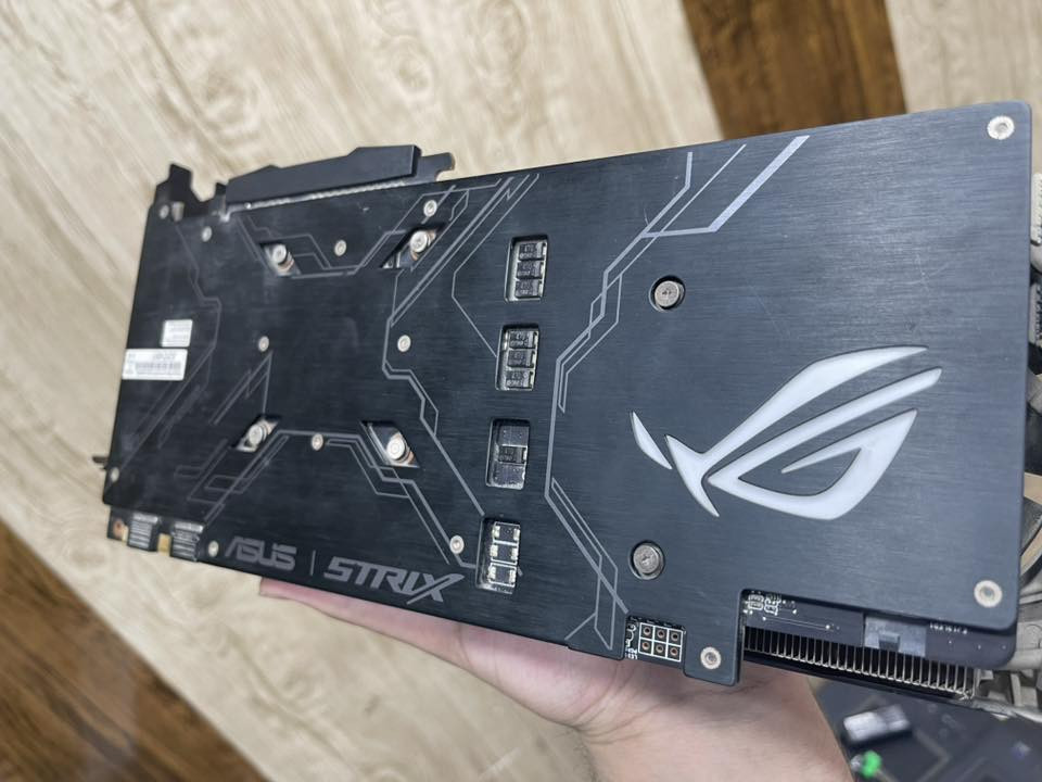 كرت شاشة متوفر توصيل 
يشغل كلشي باعلى اعدادات الترا FHD 
ايسوس روج ستريكس 1070ti 8gb  advanced يطحن 3060 8gb العادي بالاداء الخام بدون dlss وفرق النسخه  عن 1080 بالالعاب 5‎%‎ فقط يجي نسخة ادفانس النادرة بالرقاقه مالته وهو كله نادر  ببرانده وفئته ونظافته وادائه الي لمايعرف عن تفاصيله يبحث عنه 
مع كارتونه مالته بحالة ممتازه كامله كانما جديد وماوس باد سترـكس جديدة حجم كبير  للبيع ب 10 وية الكرت مجانناً 
كرت (بستيكر الشركة غير مفتوح )
كرت ثلج 
*********** واتس & اتصال 
فيس مهمل 🚨
بس الشراي يراسل او يتصل وضحت كل تفاصيل 
تعلق مراح اشوف تعليقك
