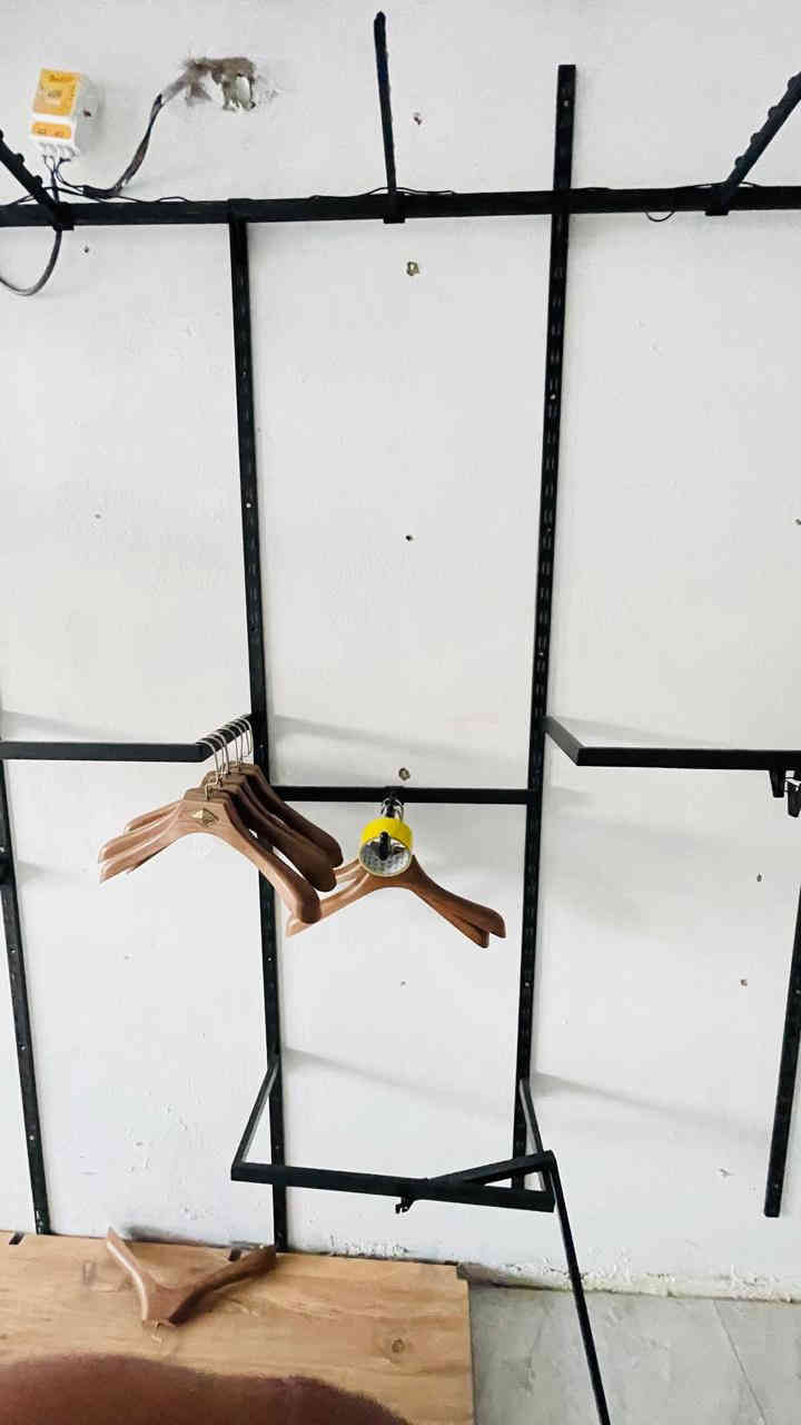 اخوان عندي غراض مال محل ملابس سكك وتعاليك  ابيعهن شلع ليريدهن يتواصل وياي خاص او واتساب *********** سعر مناسب ✅
