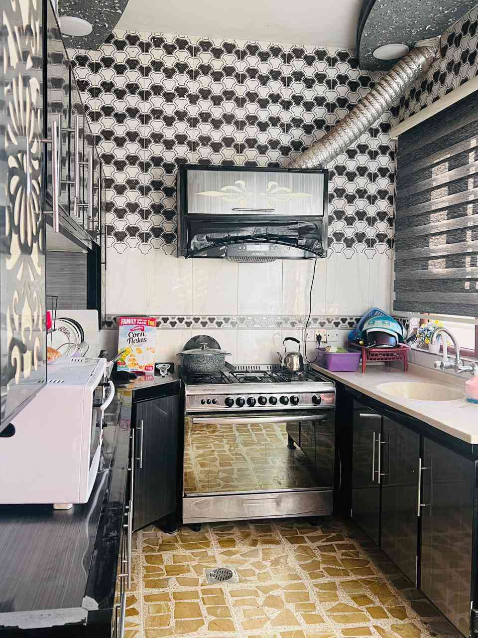 عروض مكتب انوار الخير
دار للبيع حاوي الكنيسه
زراعي 
١٠٠ متر مربع طابقين 
طابق الول استقبال ومطبخ 
وهول وغرفه نوم
وصحيات
طابق ثاني غرفتين نوم وهول 
وصحيات وبيتونا
دار ركن ****سعر ١٠٥ مليون ومجال
***********
***********
ابو عمران للعقار 
عنوان المكتب مقابل الكمرك 
قبل البناء جاهز
