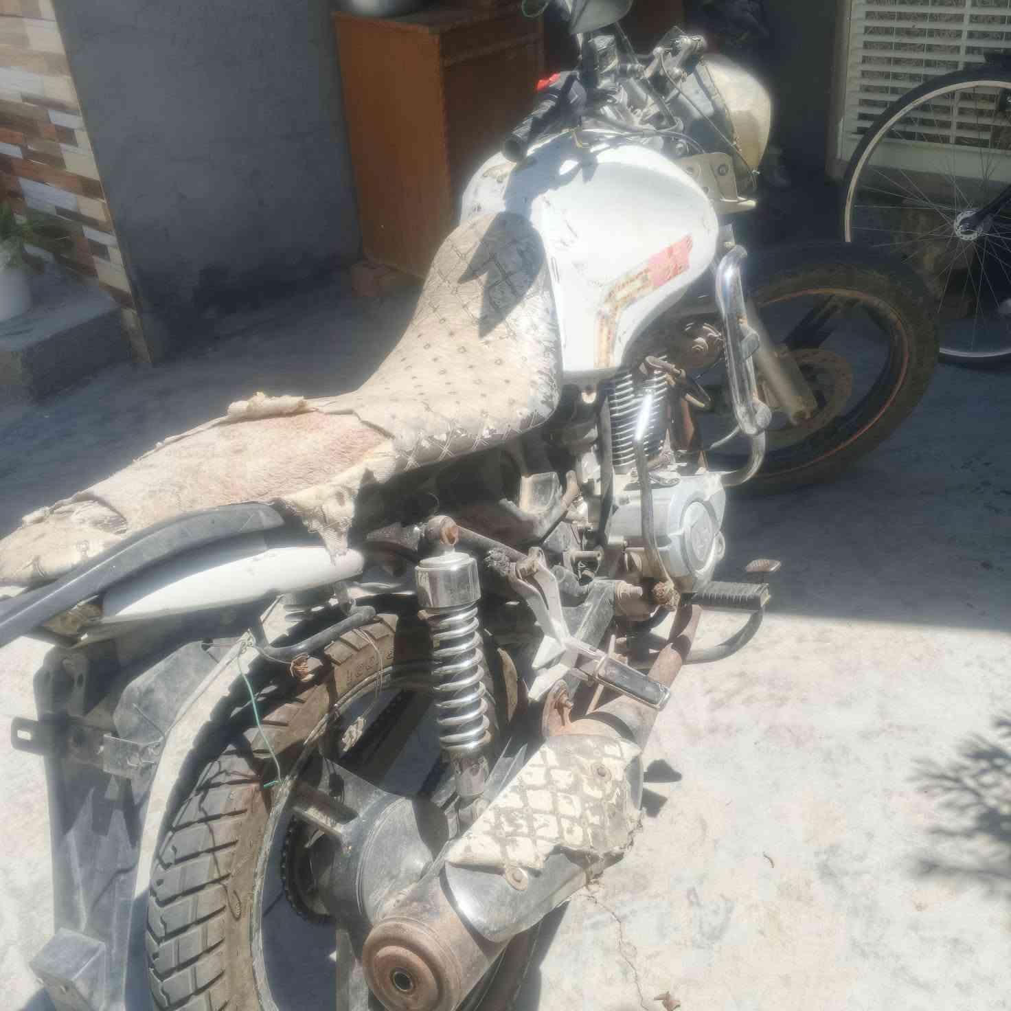 السلام عليكم ماطور mz للبيع محرك 200 السعر 350وبي مجال ***********
