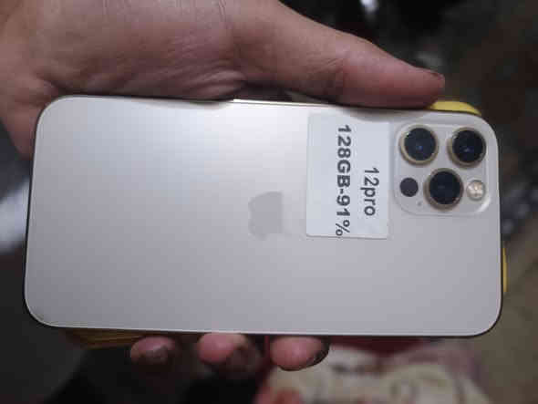 السلام عليكم جهاز آيفون 12 برو بطاريه 91 جديد مامفتوح ممبدل شي وتر بروف جهاز خير من الله لون صحراوي مميز السعر 400 وبي مجال عنواني بياع
*********** متواجد واتساب للشراي
