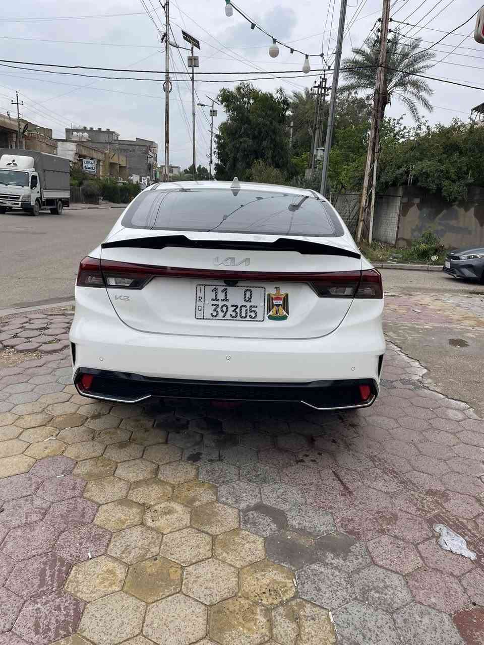 السلام عليكم للبيع كيا كي 3 خليجي رقم بغداد بسمي 
مواصفات السياره
بصمه ابواب
بصمه تشغيل
فتحه سايد روف
هند بريك بصمه
اربع وضعيات قياده
اوتو هولد
مري شفط
كشنات جلد 
عداد دجتل
وبقيه المواصفات المعروفة السياره كلش نضيفه ماشيه 57 الف السياره مكفوله كفاله عامه عده الباب جه الصدر بي شخط كد شبر ومامسوي غير هذه الشخط مكفوله مكاني الغزاليه السعر 142 وبيه مجال للشراي للستفسار ***********
