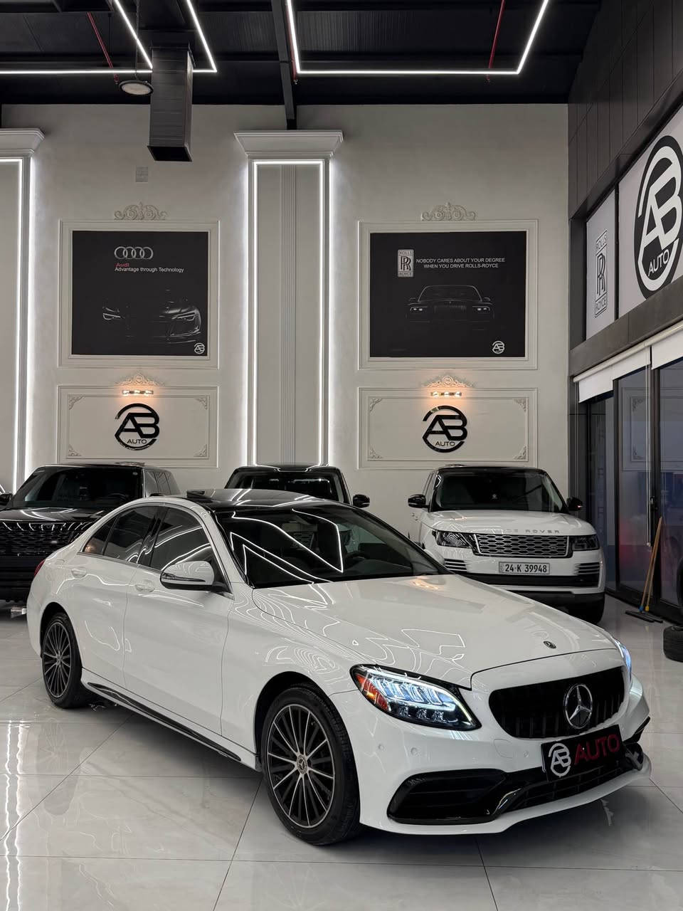 🚘 Mercedes-Benz C300 
✅ موديل 2019
✅ الممشى: 72 ألف ميل
✅ محرك 2.0 Turbo
✅ جير أوتوماتيك 9 سرعات
✅ فتحة سقف كهربائية
✅ شاشة وسطية
✅ كاميرا خلفية
✅ حساسات أمامية وخلفية
✅ مقاعد جلد كهربائية
✅ تشغيل بصمة
✅ مثبت سرعة
✅ مصابيح LED
✅ جنوط رياضية
✅سعر 23300$
🛠️ الحالة: فقط الجاملغ الأمامي سكن نص صبغ، وجاملغ السائق شبر تكحيل.
📍 الموقع: أربيل
📞 للاستفسار: *********** أربيل, العراق
