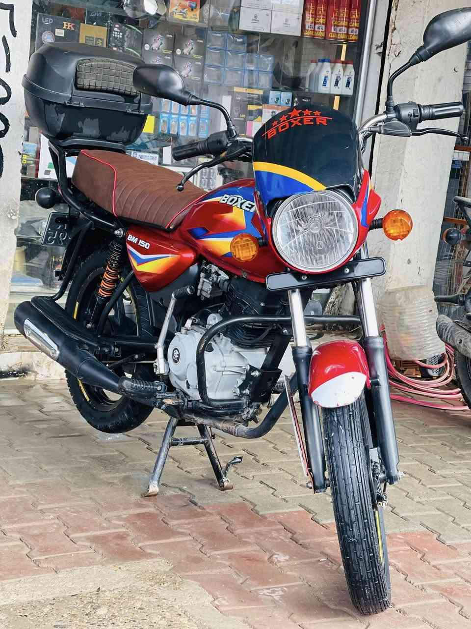 يالله السلام عليكم  تحية طيبة  🫡
دراجة بوكسر كلاسك للبيع موديل 2021 كاملة والكمال لله

كل نقص مابيها جيب فيتر وفحص محرك 150 سي سي شرط برغي مامفتوح بيها رقم ديالى سنويه ولوحات  دبل سويج عداد نمر شغال بانزين شغال اشاير بلوجكتر درع الون احمر ❤️

عنوان ديالى الخالص قرب فلكة مصطفى جواد 📍

واتساب ***********

اتصال ***********
