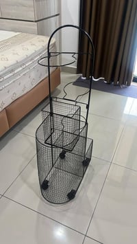 رف زهور مع سلة تخزين بهل الشكل والجمال السعر 10 بغداد 07706853672