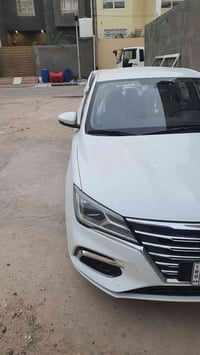 عندي ام جي ٥ موديل ٢٠٢٤ ماشية ٤ الف مكفولة فقط بارد قليل بالباب مالت ا...