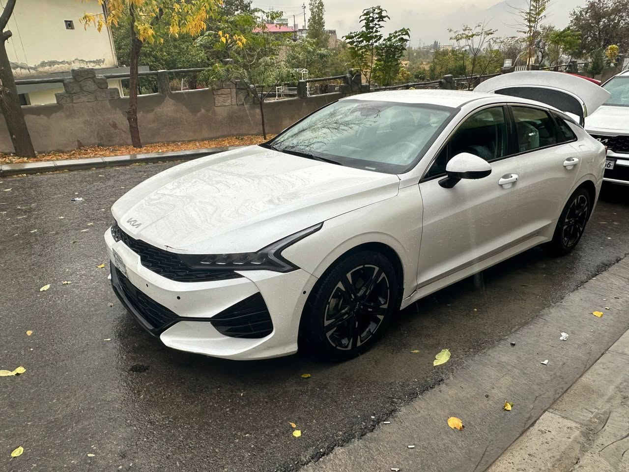 السلام عليكم للبيع K5 LXS 2023 صور الحادث مرفقة بالصور. (بدون رقم)  السعر163 وبيه مجال الاستفسار الاتصال على الرقم ***********
