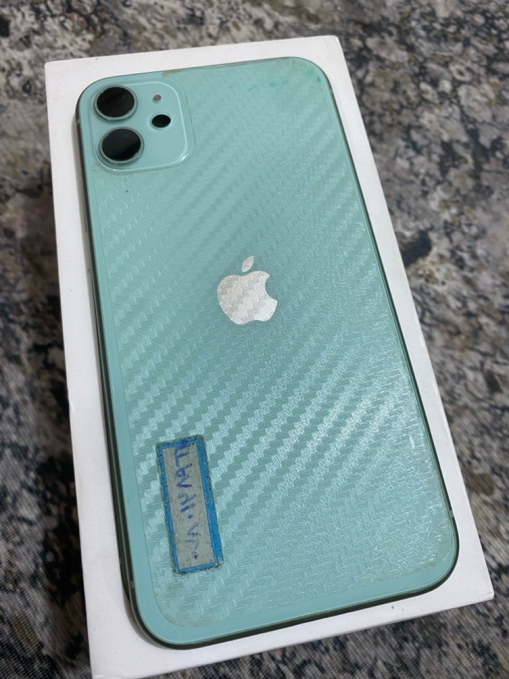 سلام عليكم ايفون 11 عادي نضيف كلش واحلى من الصور بهواي الجهاز نضيف استعمال قليل مبدل بطاريه 100وسط ضمان6 اشهر الجهاز نموذج M وكامرته كلش حلوه وكلشي شغال فيس ايدي والكامرات تجي تفحص وتشوف بعينك ذاكره265 ال128 كيكا يبيعونه ب280 لو ب300 الجهاز سعره (268) وبي مجال غير متواجد في الفيس رقم الهاتف *********** المكان النجف الاشرف او مراوس ب 13 برو ماكس وانطي فرق