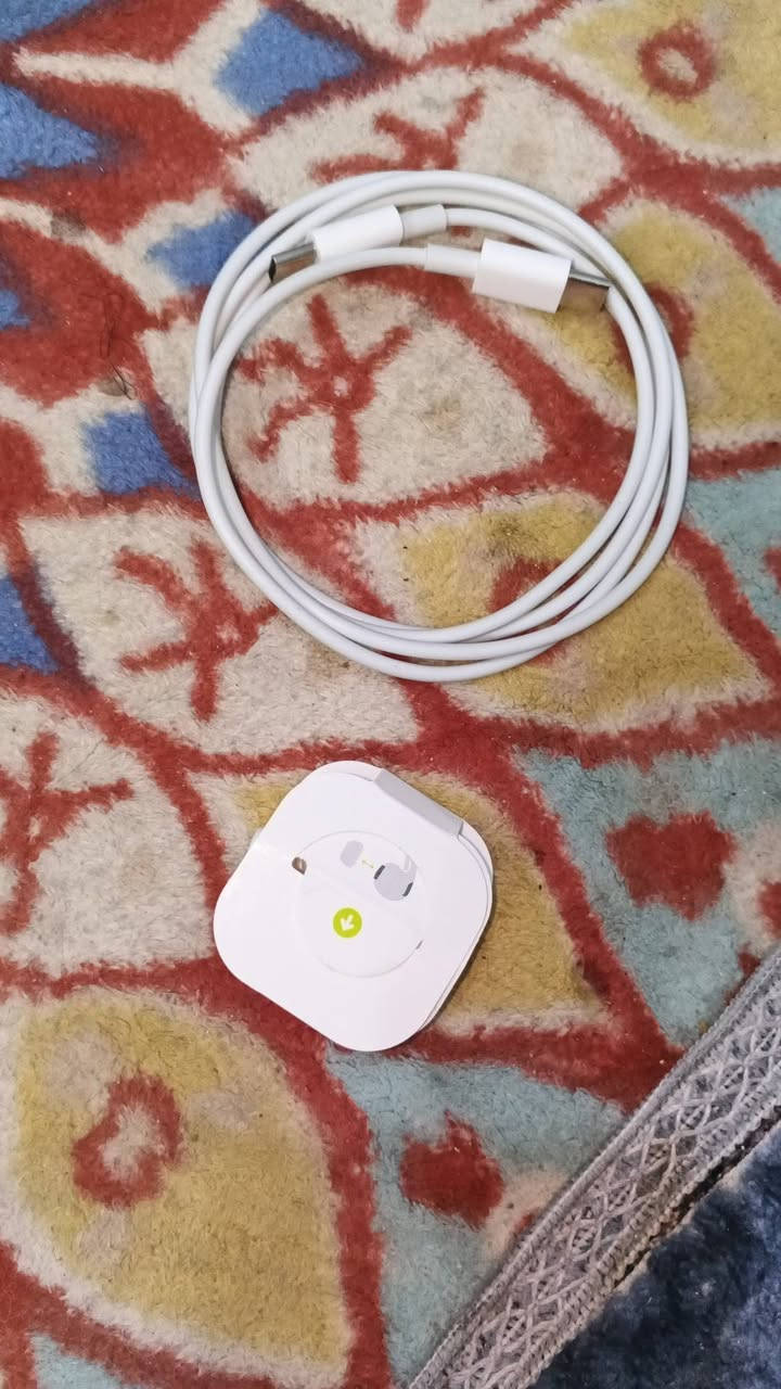 السلام عليكم ورحمه الله وبركاته مرخصة الإدمان ايربود ابو الشاشه الاصلي تحكم
موصفات 

1كامره 

2 فلاش 

3تطبيقات كامله 

جديد ممستعمل أبد 

يجي وياا كيبل شحن وبلاستيكات مال اذان طبيه 

السعر عشرين الف وبلعافية عل ياخذه 
وللعلم هاذ مو سعره سعره اقل شي تلاثين الف 

مكاني كربلاء حي العامل منطقة السابعة 

قرب صيدليه جوهرة العامل 

متواجد فيسبوك واتساب 

الرقم ***********
