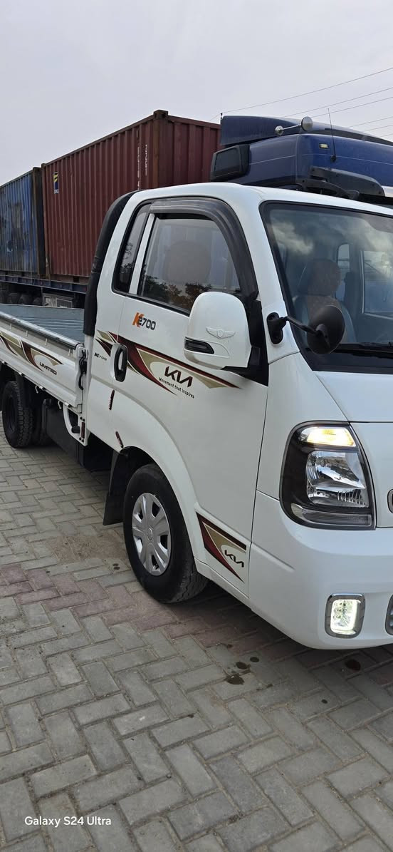 السلام عليكم 
كيا حمل للبيع الموديل ٢٠٢٤ مكفوله كفاله عامه مسستم وجاهزه 
ماشيه ٤٣.  الف حقيقي  سياره جديده لا مشتغله ولا محمله 
صور السونار مرفوقه مع المنشور 
السعر ١٦٣ وبيها مجال 
العنوان الديوانيه _ البدير 
***********
