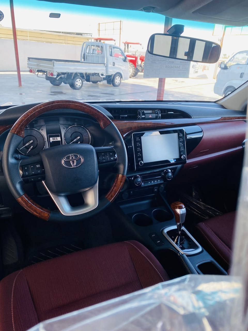 تيوتا هايلوكس زيرو  2025
وارد كويتي
فول موصفات ما عدا بصمه 
رقم اربيل 
تحتوي ع 
1- قطعتين تبريد
2-شاشه
3- مانع انزلاق
4-كامر خلفيه 
5-اشاير بالمري
6-كير اتوماتيك
7-حساسات خلفيه 
8- داخل لون احمر 

بغداد - اليوسفيه - قبل الجسر الاول 
للاستفسار  و التواصل مرسلتنا عبر واتس او الاتصال :
*********** - ***********
