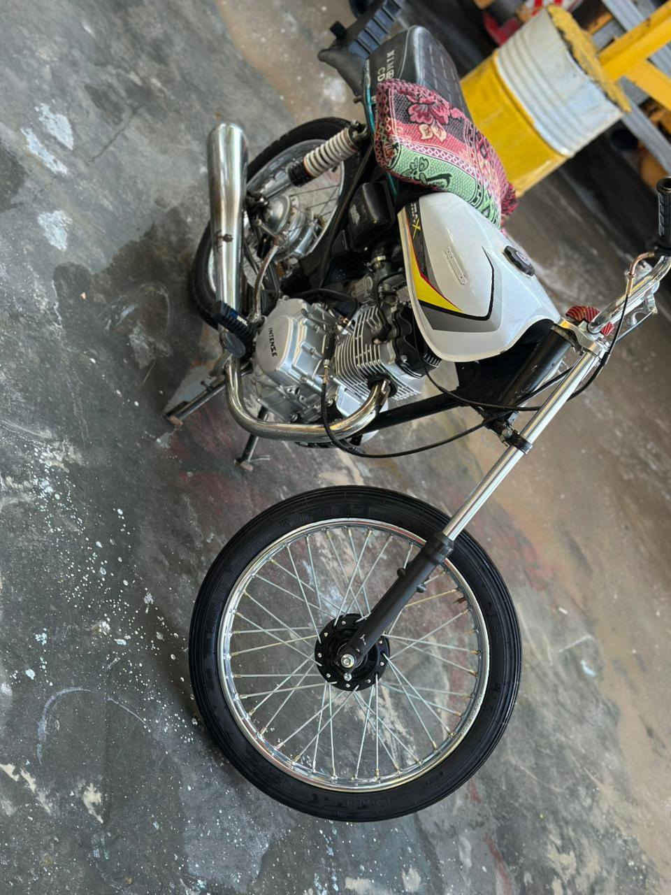 سلام عليكم انتنس تعمير 24 دراجه جديد مكينته ما مفتوحه شرط الشلعه والمعدل والفصله النضافه كدام عينك شاصيه ارشا  أوراق سكنر السعر 475 وبيه مجال العنوان حله شارع 80 الرقم ***********
