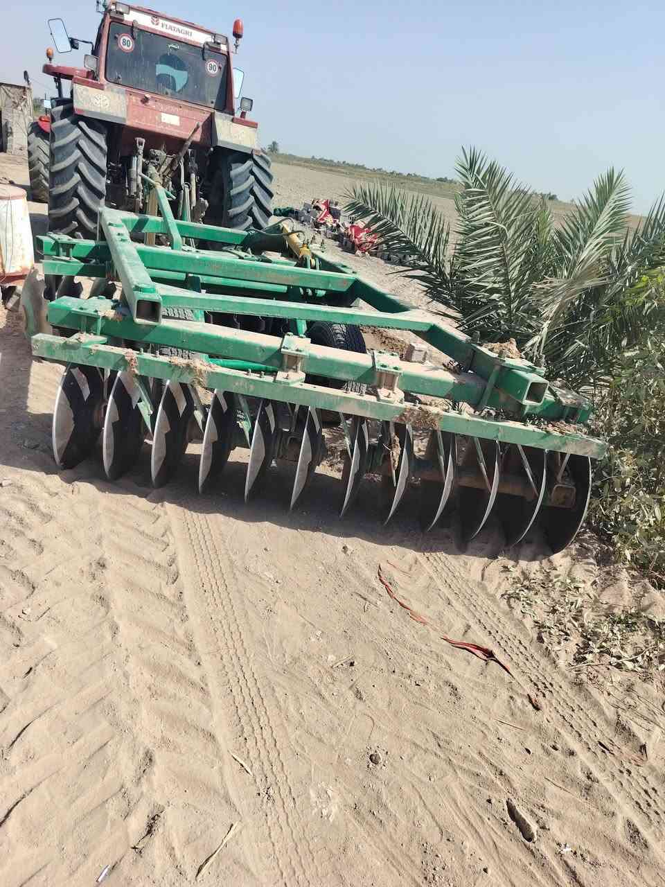 دسك عمل جديد مشتقل 100 دونم
برقي ما مفتوح بيه حجم 24 بطيخه
المكان واسط الصويره
***********
