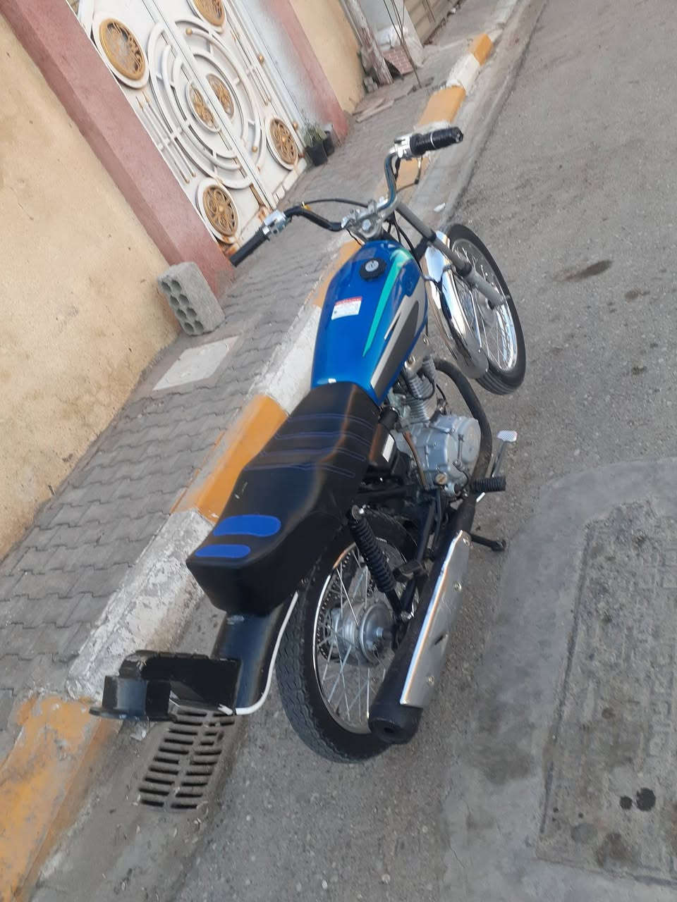 السلام عليكم للبيع دراجه موديل 19 اوراق وصولي دراجه حلوه عين اغراض بالكامل كله جديد موديل 26 مكان واسط قضاء الحي سعر 600 وبيها مجال للشارع والاتصال على الرقم*********** ( وداك مراوس الراوش)
