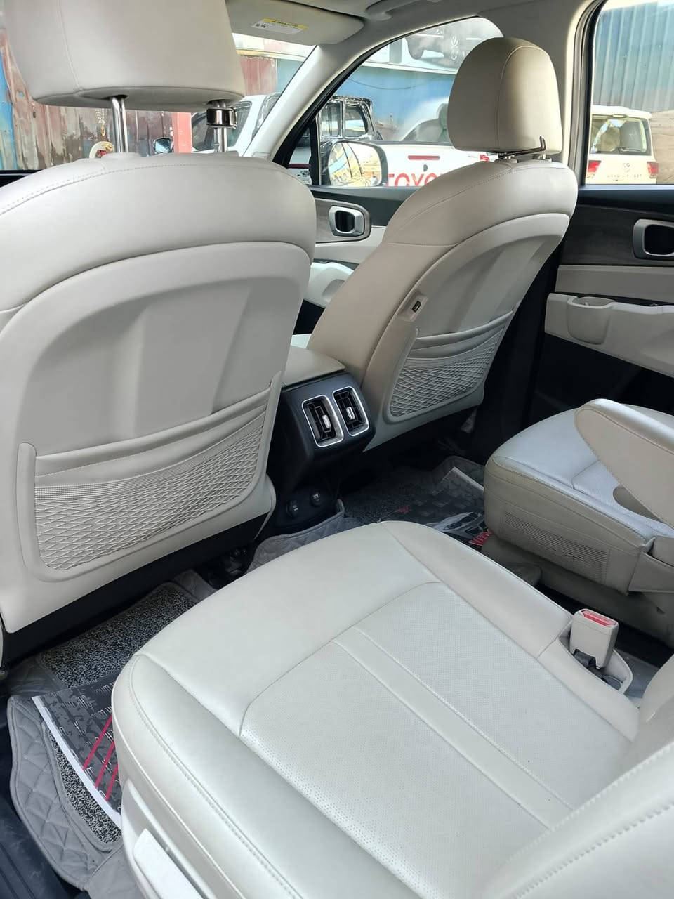 سورنتو امريكي 23 فول ماشيه 62 الف ك   محرك 2500تيربو حادثها قبق جنطه خلفي مبدل ومصبوغ  بغداد بأسمي جاهزه من كل النواحي اللون اسمنتي السعر 285 بغداد, العراق


**إذا كنت صاحب هذا الإعلان وتريد حذفه لأي سبب، رجاءا أرسل رسالة إلى الدعم الفني**