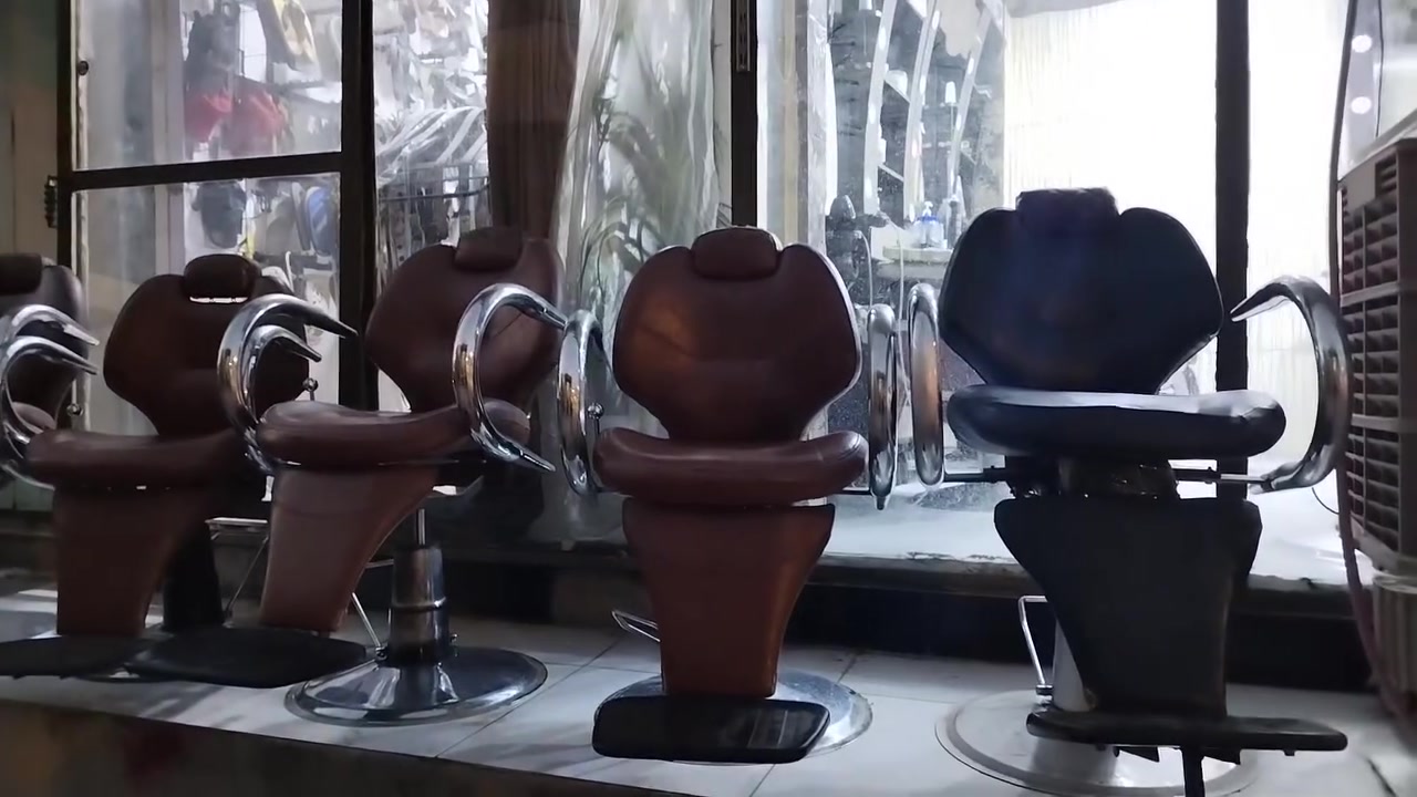 متواجده لدى حلاقه حسام

***********
