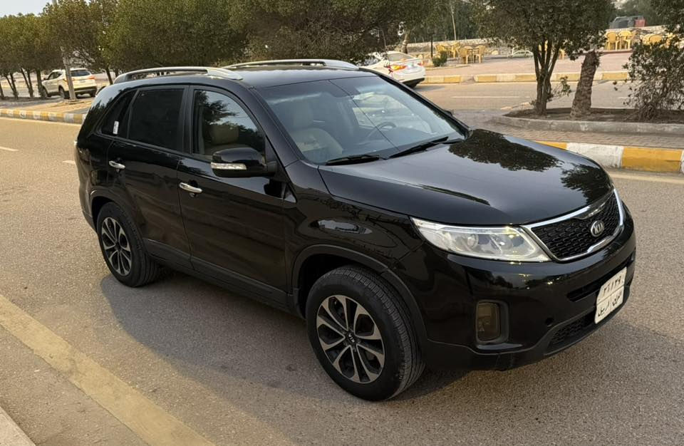 السلام عليكم 
كيا سورنتو 2014وارد خليجي مكفوله رقم اربيل 
وكاله بسمنه السياره فول موصفات ماعده البنرامه 
تحكم ستيرن حساسات كشنات جلد كهربائيه لايت دايود بصمه 7راكب 3قطع تبريد 4سلندر ماشيه 120 السياره جاهزه من كلشي كير محرك حداده تبريد تخم تاير كله جاهز مابيهه اي نقص رايدهه ب 142وبيهه مجال بسيط 
للستفسار الاتصال ***********مكانهه ميسان حي الصحفين
