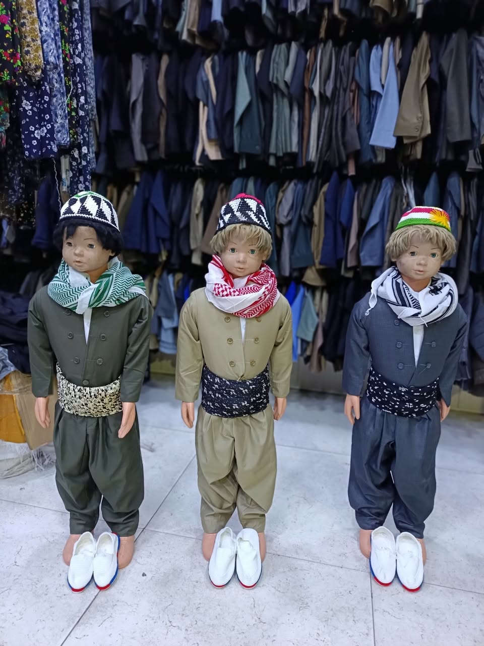 زي كردي ولادي من 1 الی 12 سنە 
يوجد لدينا خدمة توصيل للحجز راسل علی واتساب علی هذا رقم ***********
