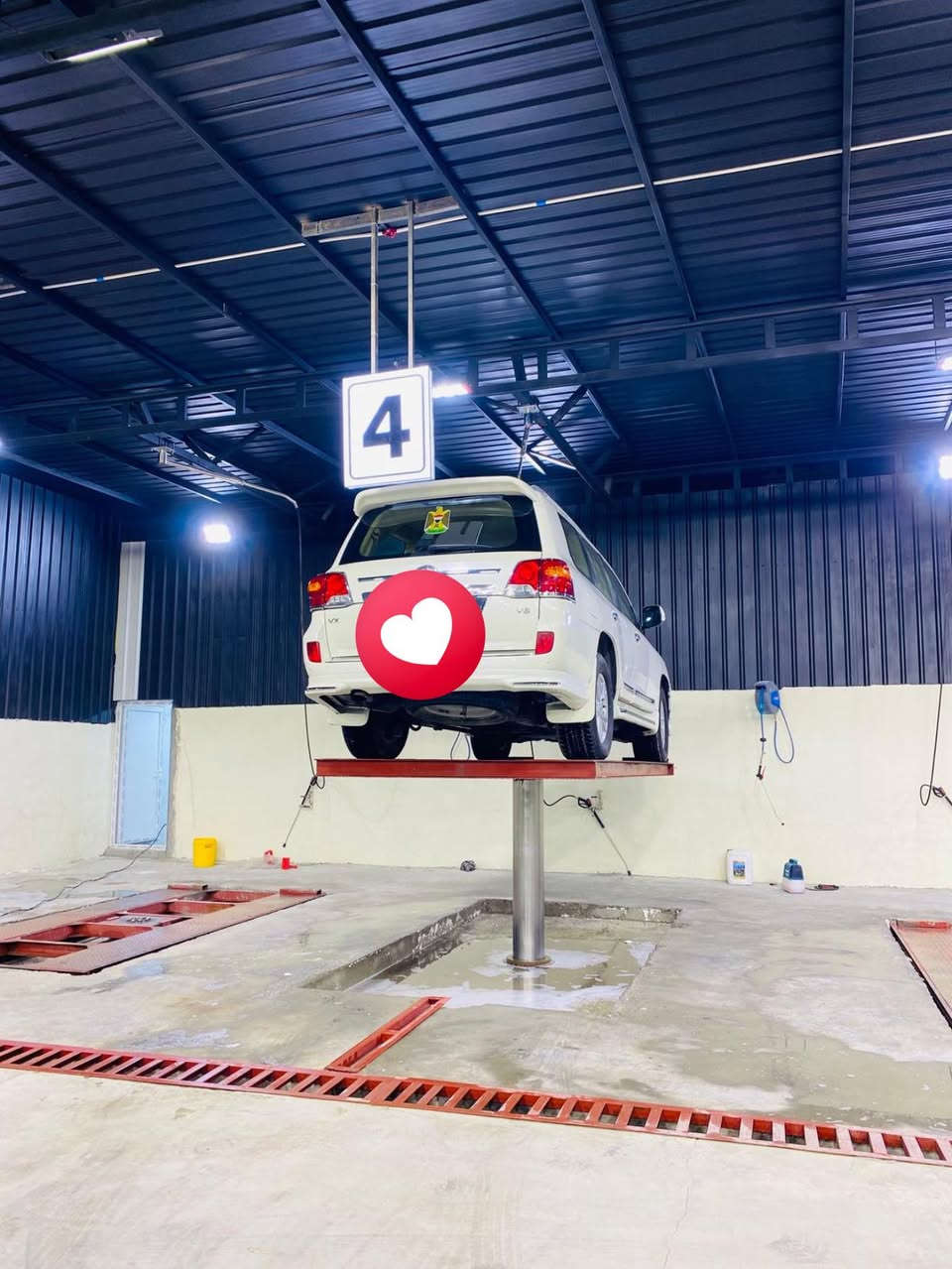 السلام عليكم لادكروز موديل 14 مااعرف بريم فطيم مااعرف السياره فول وبيه تخم تاير جديد وحداديه جديده ترايه مالت 20 رقم بغدادمشروع وطني بااسمي  بيه صبغ عام جماليه ومبدل عكال السياره اثر قدر الله يجفيكم الشر ماشيه 150 الف العنوان كربلاء 
والسعر 3شدات و20وبيه مجال قليل والي يشوفه غاليه عليه يعبر المنشور وايه الرزق اي استفسار ***********
